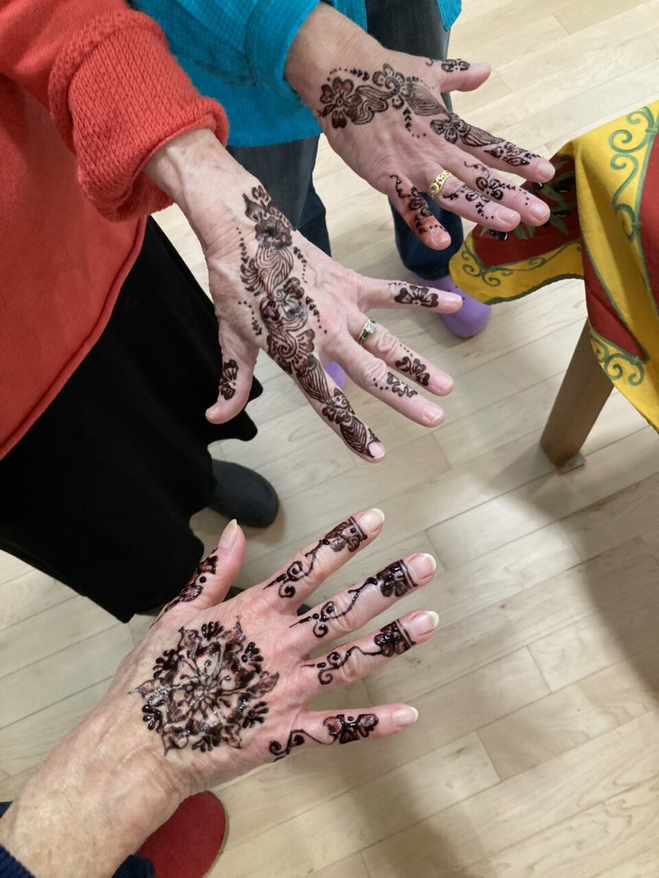 henna drawing on hands